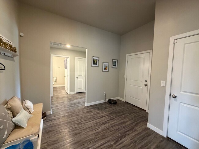 Foto del edificio - Upland Crossing: Spacious 3-Bedroom, 2-Bath Home available JUNE 15TH!!!!