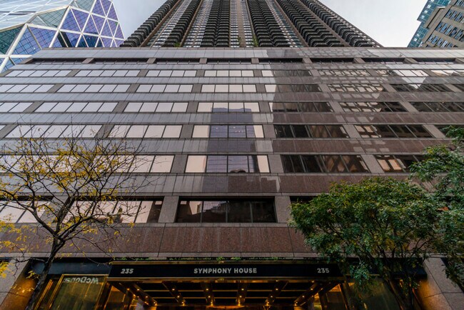 Foto del edificio - 225 W 56th St