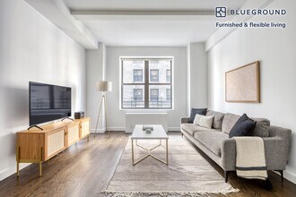 Building Photo - 212 W 91st St