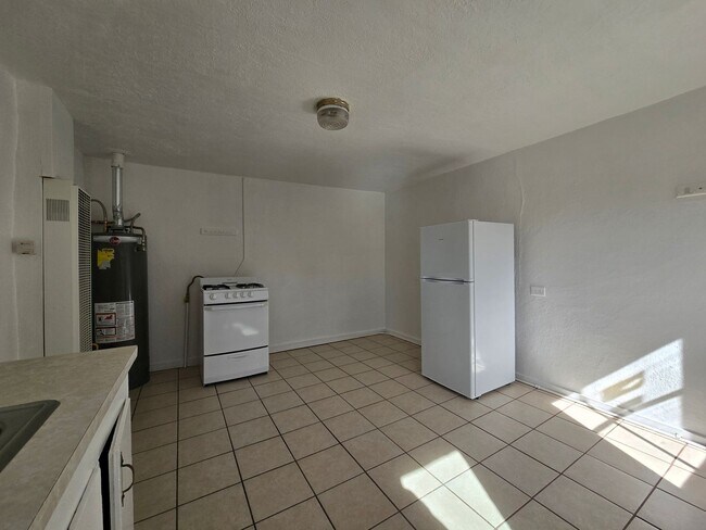 Foto del edificio - 739 Montez Pl