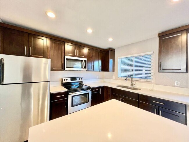 Building Photo - 4262 Highland Ave