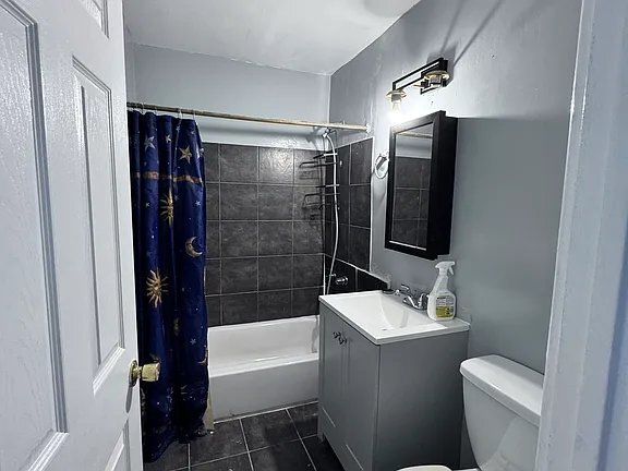 Foto del edificio - 2400 W Balmoral Ave