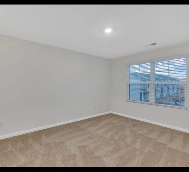 Building Photo - 530 Vogt Dr
