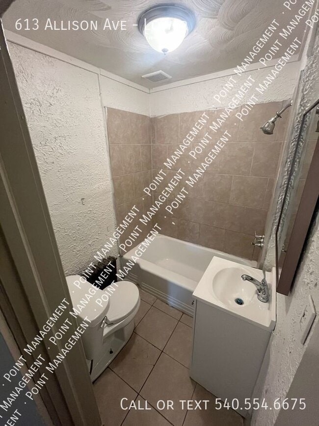 Foto del edificio - HEAT and WATER INCLUDED, 2 Bed 1 Bath in O...
