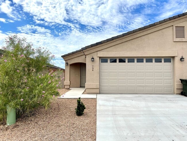 Building Photo - Beautiful 2021 Construction 3 Bedroom Duplex!