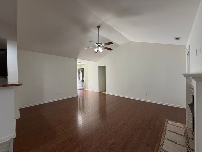 Building Photo - Gorgeous Home in Carolina Plantations!