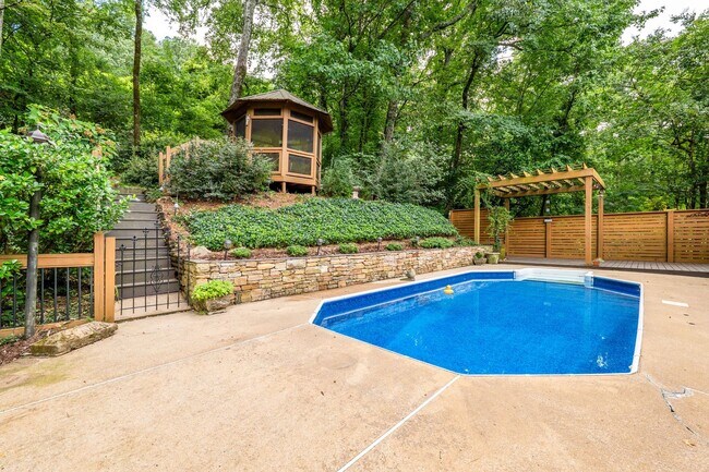 Foto del edificio - ? Stunning Homewood Oasis with Pool, Pavilion, and Big Upgrades! ?