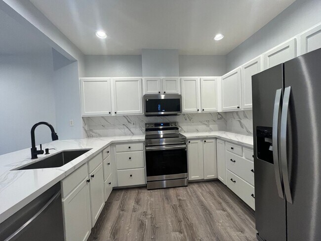 Foto del edificio - Sunny and Bright 2 Bedroom 1 Bathroom Cond...