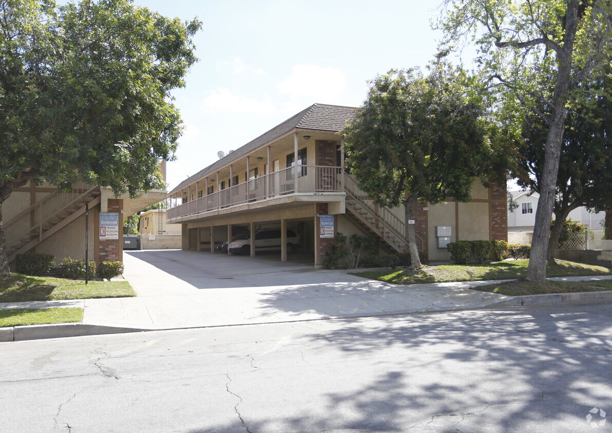 Primary Photo - 2314-1316 N Catalina St