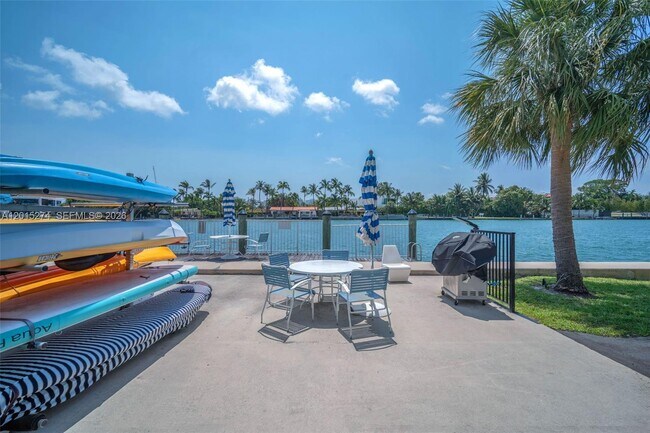 Building Photo - 9101 E Bay Harbor Dr