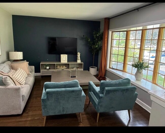 Foto del edificio - 436 Springhill Dr