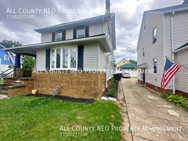Primary Photo - Stunning 4-Bedroom Colonial Home with Mode...