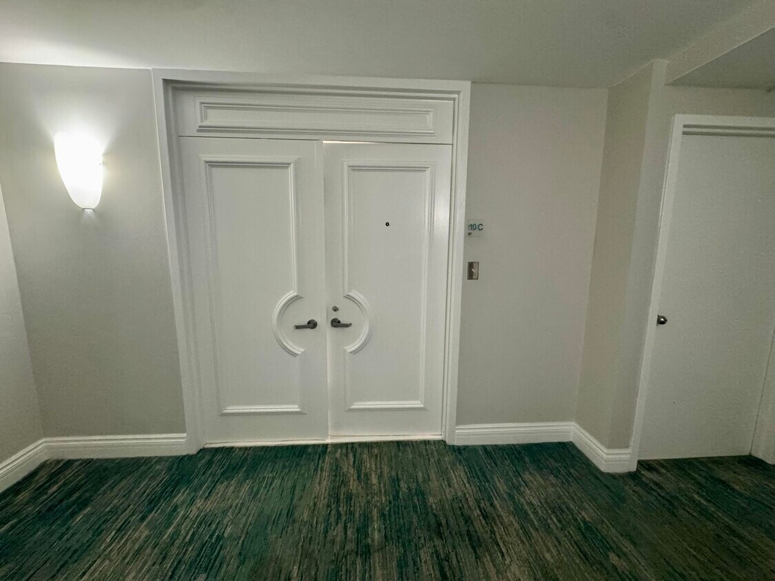 Foto principal - 5280 N Ocean Dr