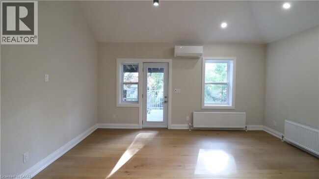 Photo du bâtiment - 875 Millwood Rd