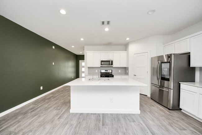 Building Photo - 10438 Plateau Pt Trl