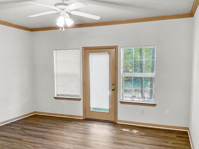 Foto del edificio - Move-In Ready Townhome Near I-30 & Arlington Entertainment!