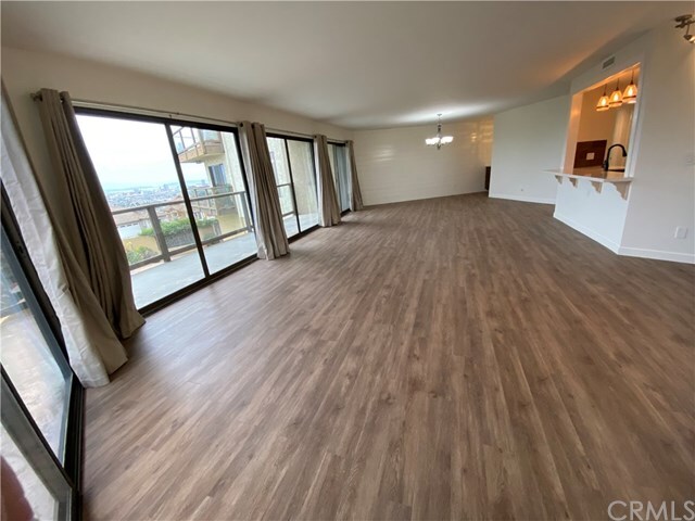 Building Photo - 2400 Skyline Dr