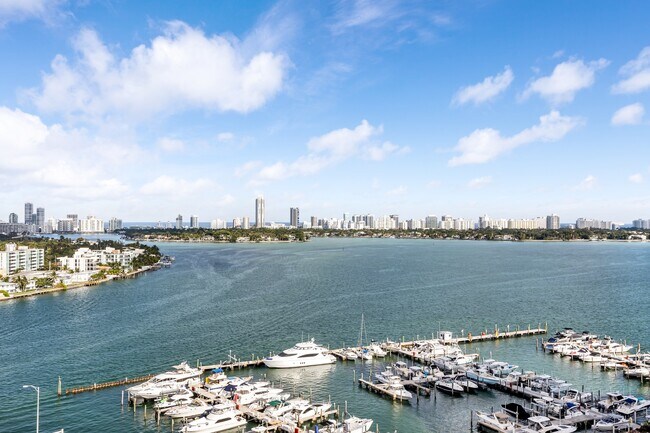 Foto del edificio - 1881 79th Street Causeway