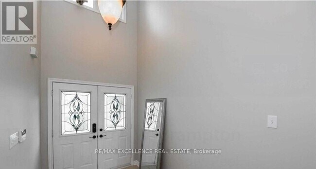 Building Photo - 17 Fallstar Crescent