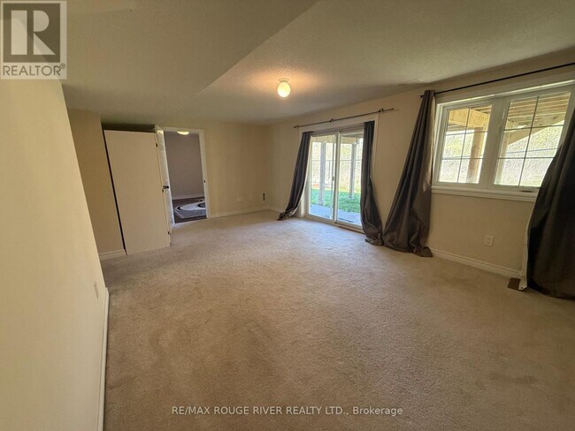 Building Photo - 140 Rushworth Dr