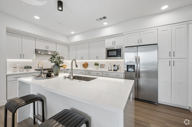 3BR, 3BA - 1450SF - Kitchen - APT 123 CHAPEL AVE