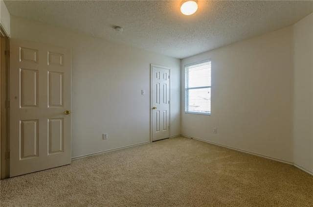 Foto del edificio - 704 Hanceville Way