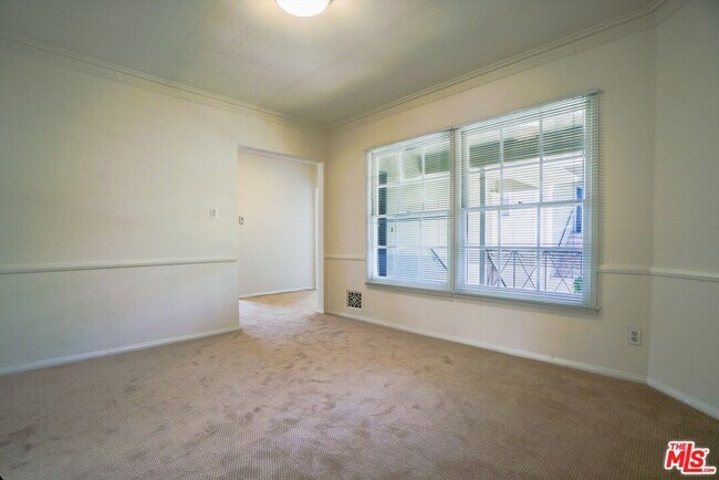 Foto del edificio - 8551 Holloway Dr