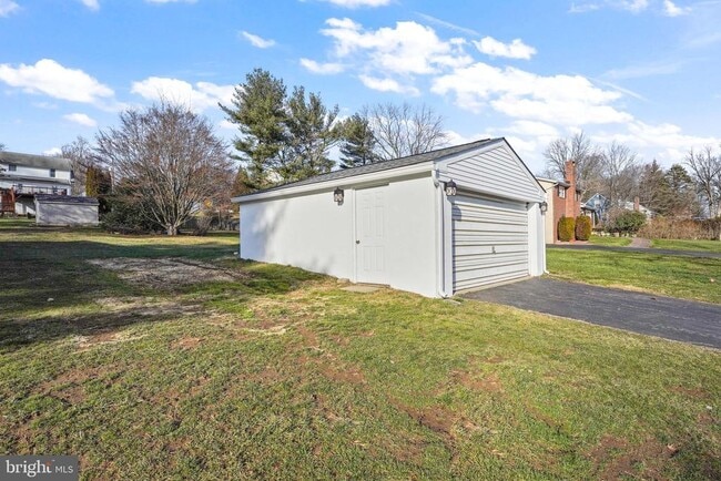 Building Photo - 4411 Fairview Ave