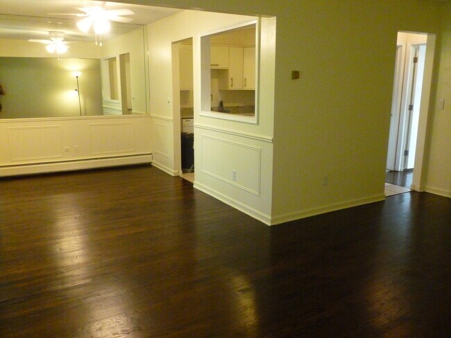 Foto del edificio - 4113 Telegraph Rd