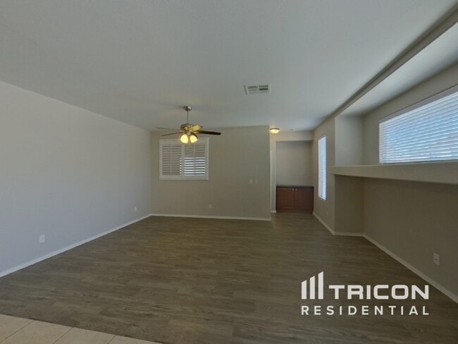 Foto del edificio - 41272 W Laramie Rd