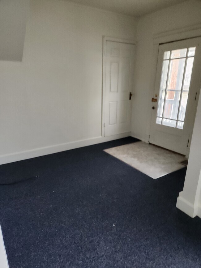 Building Photo - 246 W William St