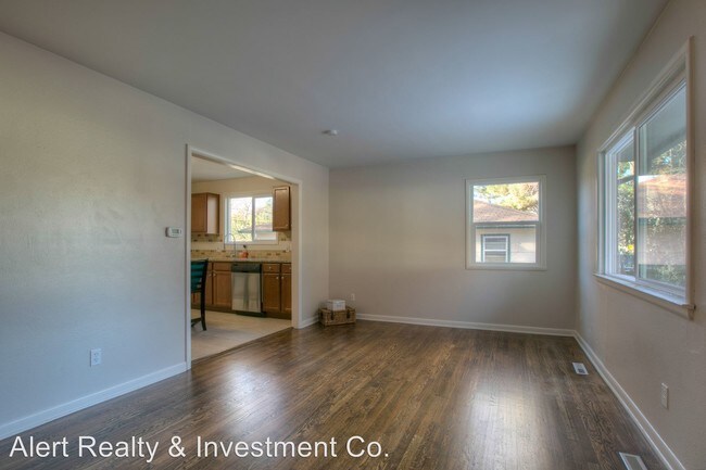Building Photo - 3 br, 2 bath House - 141 E. 5th Ave.