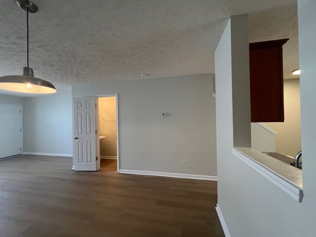 Building Photo - 1407 Pleasant Ridge Rd
