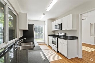 Building Photo - 3002 Lindbergh Dr