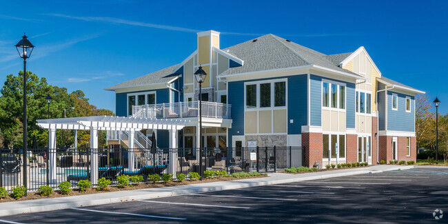 Building Photo - The Amber at Greenbrier