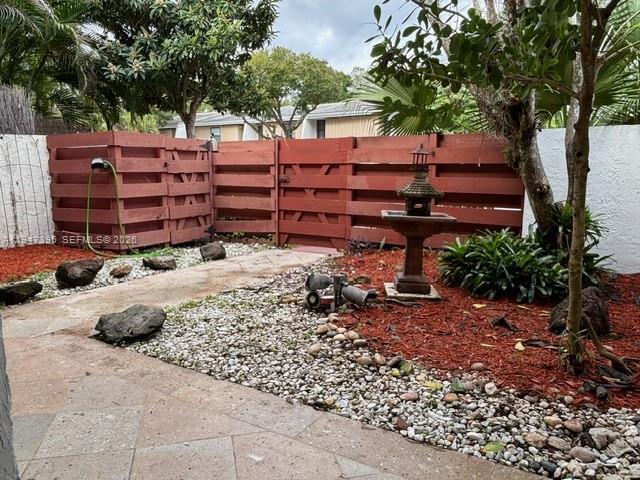 Foto del edificio - 2990 Oaktree Ln