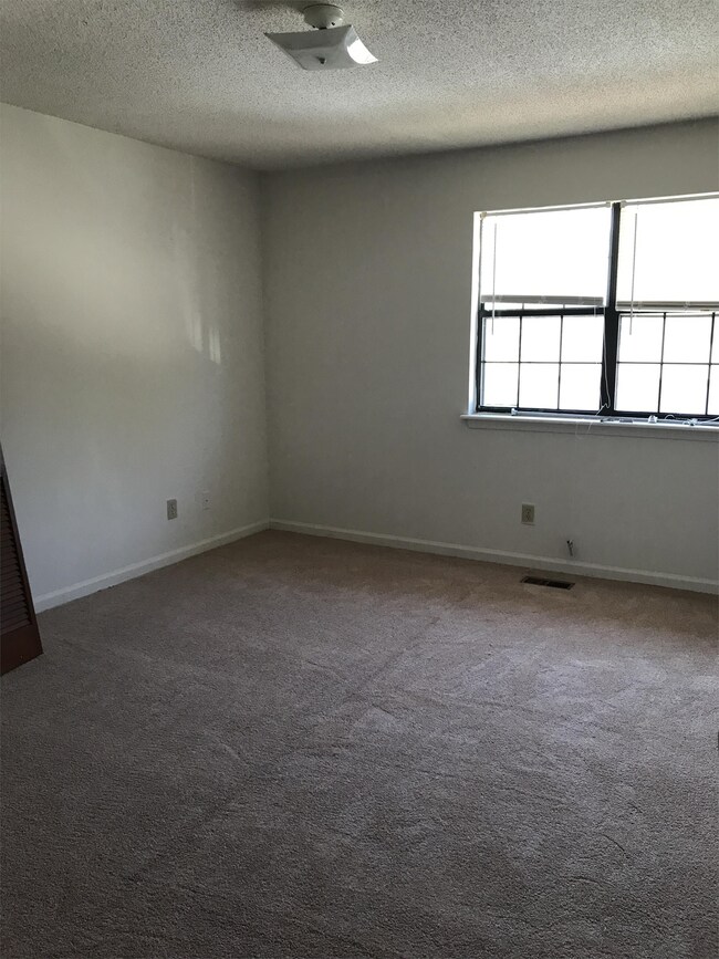 Foto del edificio - 3728 Oakwood Hills Dr