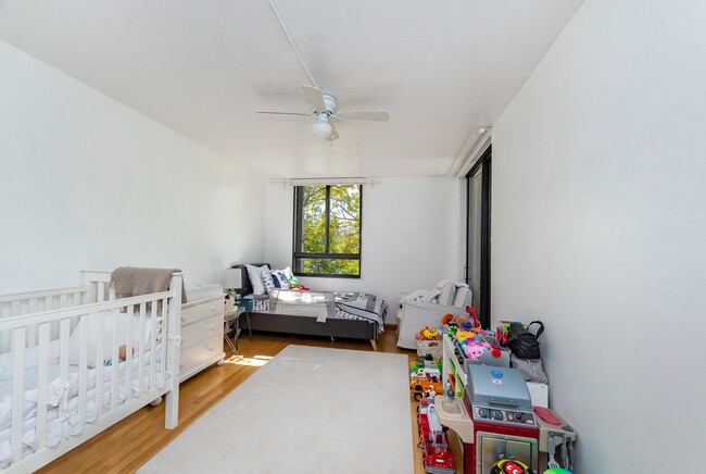 Building Photo - 181 Crandon Blvd