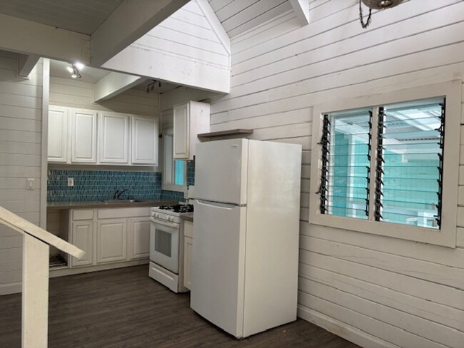 Building Photo - 2 Bedroom / 1 Bath with loft and Ocean Vie...