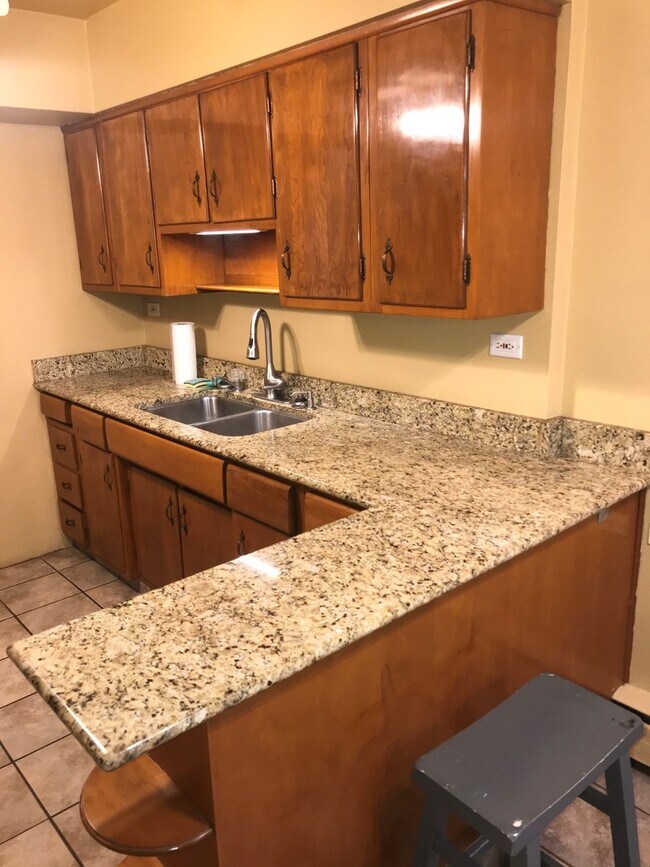 Foto del edificio - 7817 W Belmont Ave