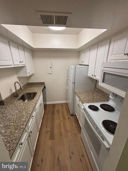 Foto del edificio - 18318 Streamside Dr