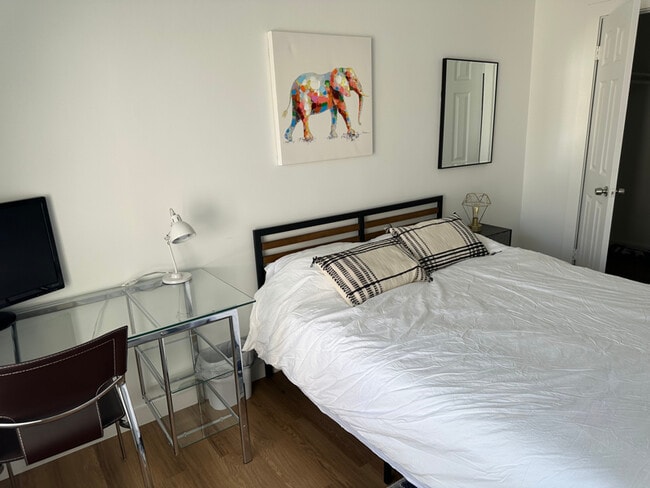 Foto del edificio - 10111 Golden Meadow Dr