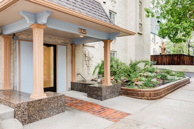 Photo - 1125 N Washington St Apartment