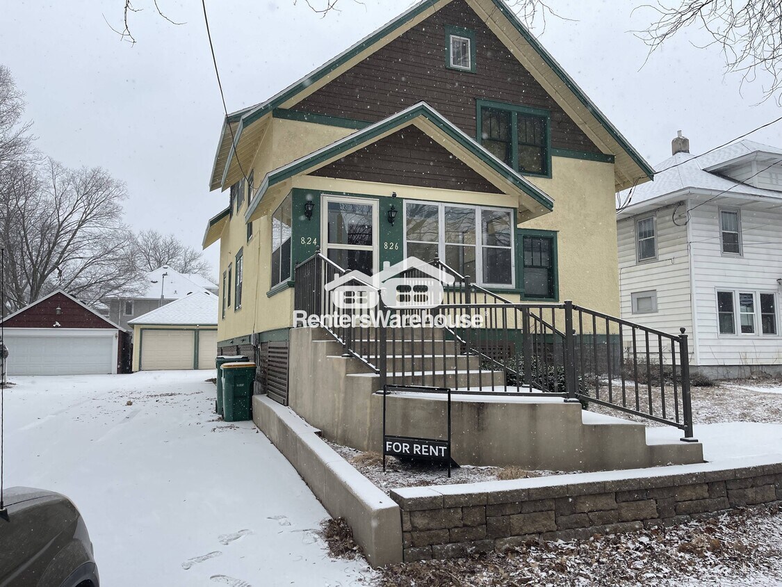 Foto principal - 826 1st St NW
