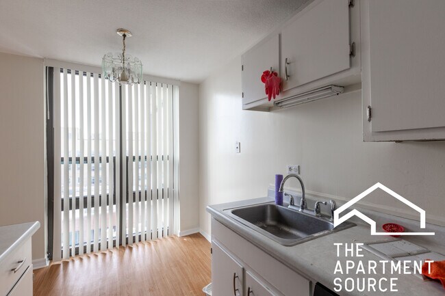 Foto del edificio - 5100 N Marine Dr