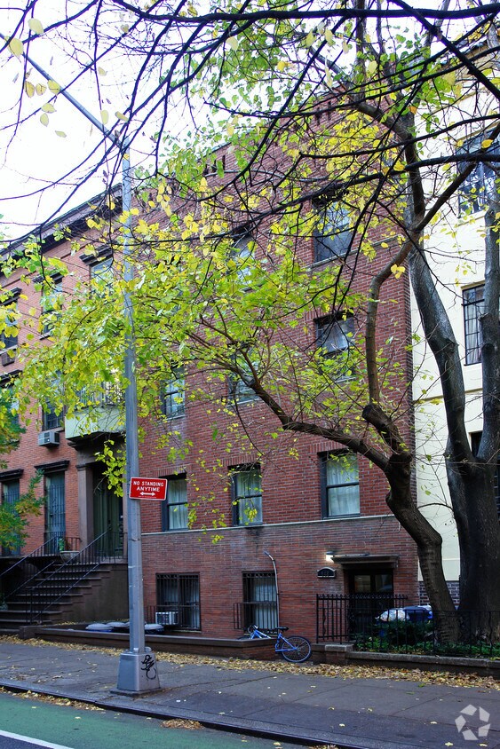 Building Photo - 148 Henry St