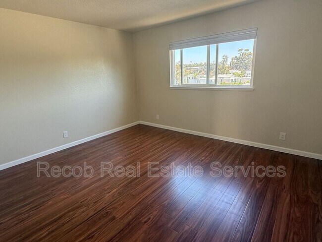 Foto del edificio - 5350-5358 Rex Avenue