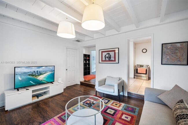 Foto del edificio - 243 NW 44th St