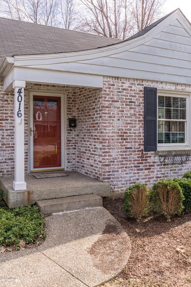 Foto del edificio - 4016 Hillsboro Rd