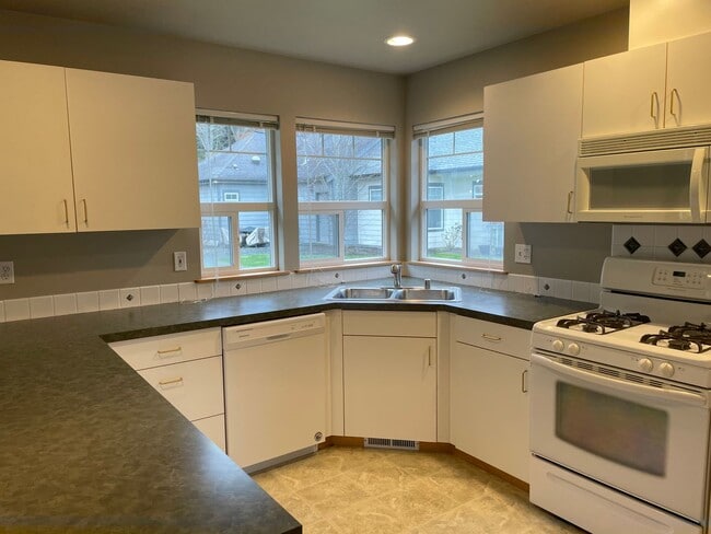 Building Photo - Maple Ridge  55+Community!